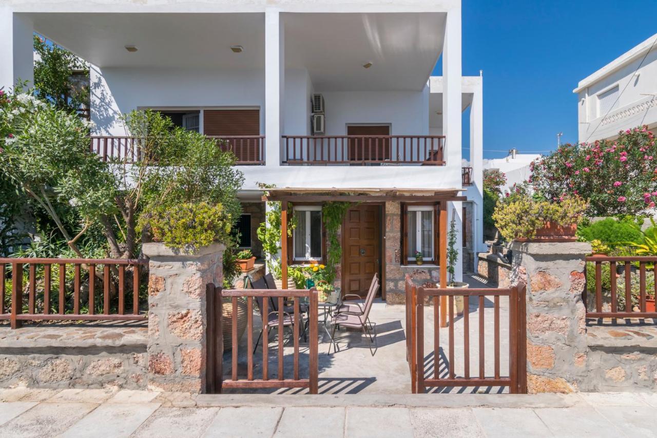 Kourita Garden Apartment With Sea View Near To The Port Of Milos Adamantas (Milos) Exterior foto